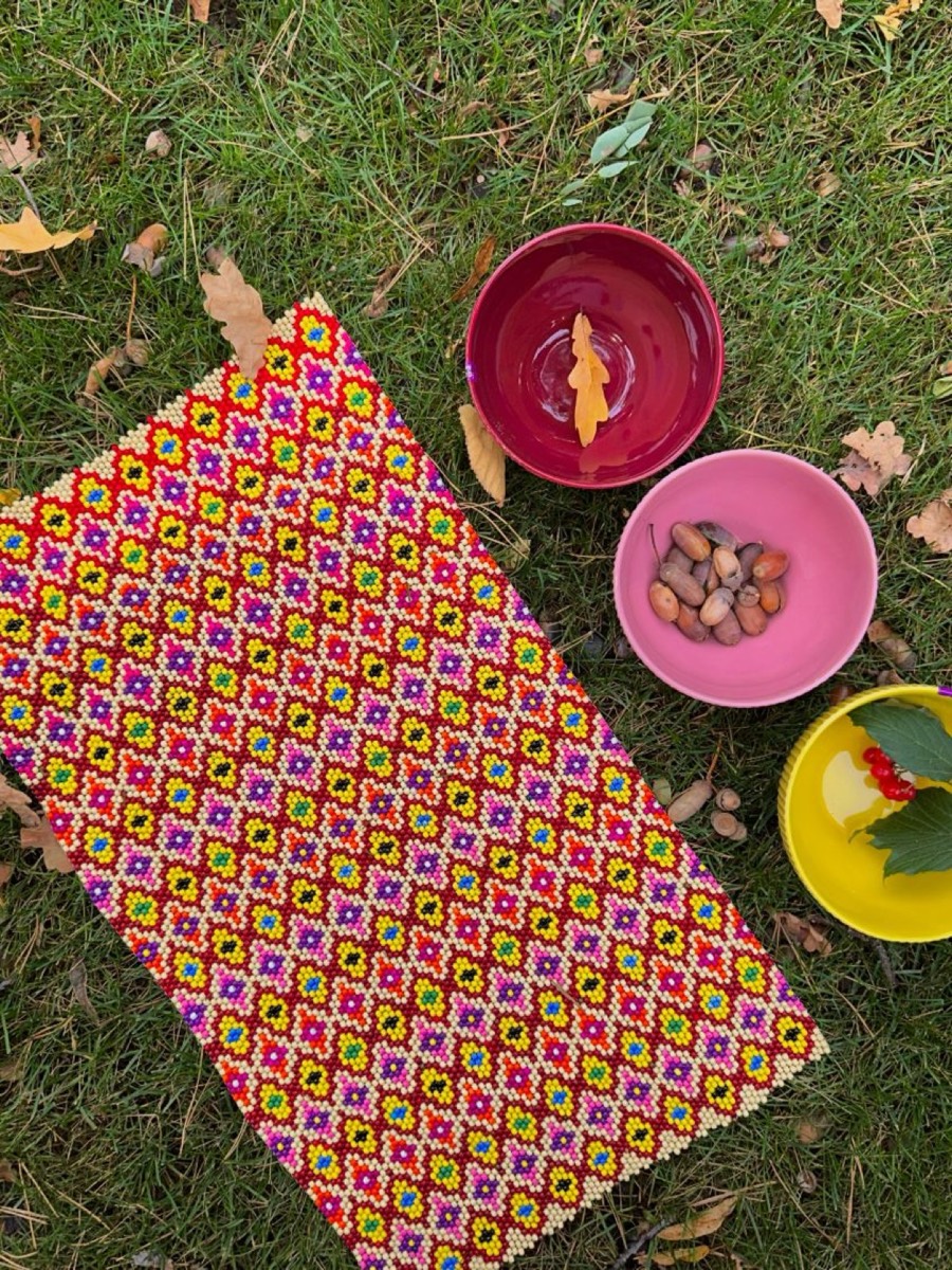 The flower grid piece next to three bowls